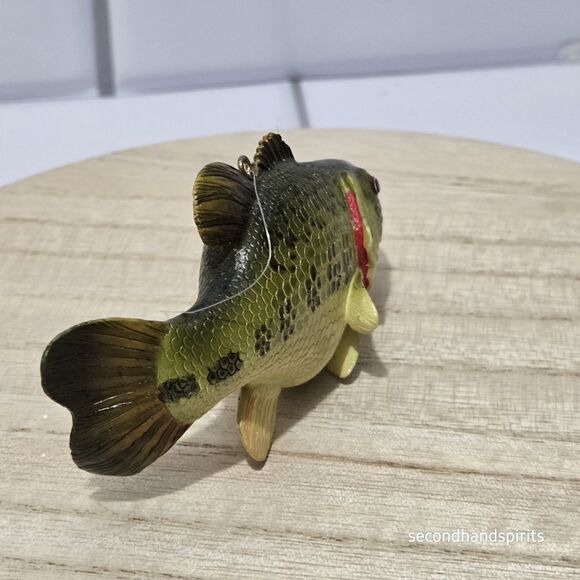Largemouth Bass Ornament Plastic 3.5" Perfect For The ANGLER IN YOUR LIFE - Picture 4 of 7